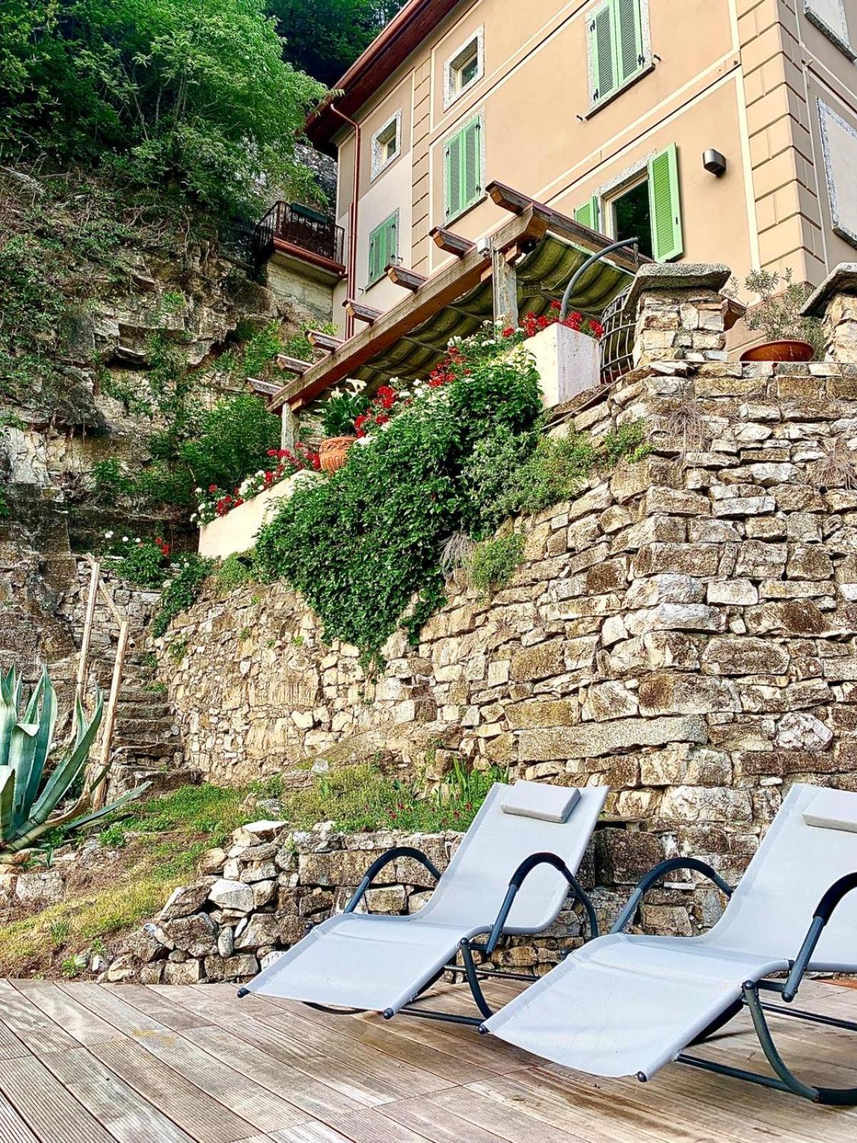 La Casa Sulla Collina Del Castello Villa Breno Exterior photo
